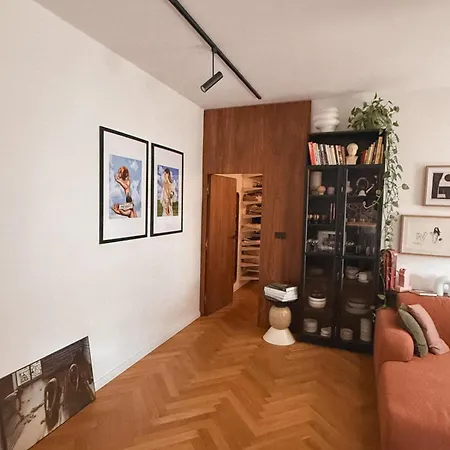 Charming & Quiet Retreat In The Heart Of