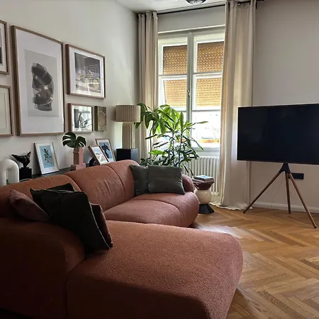 Charming & Quiet Retreat In The Heart Of Apartma *